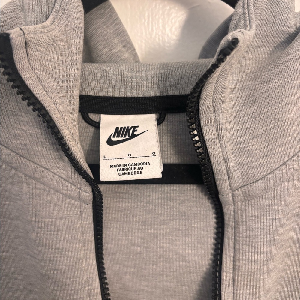 Nike Tech Men’s Light Gray - Picture 3 of 3